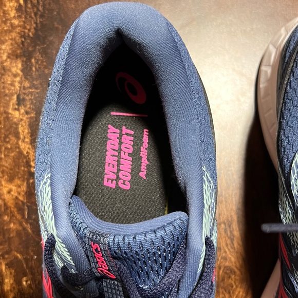 ASICS Gel-Contend 6 running shoe (blue and pink) GEL technology for cushioning. - Picture 7 of 16